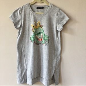 Designer beaded frog, short sleeve cotton top.